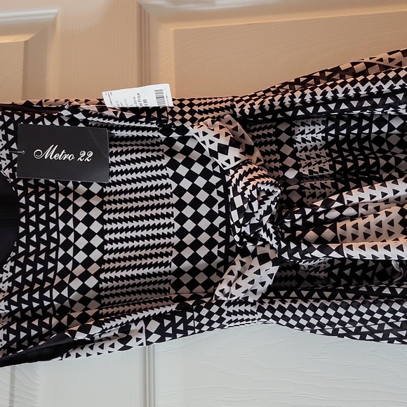 Dress - Picture 4 of 4